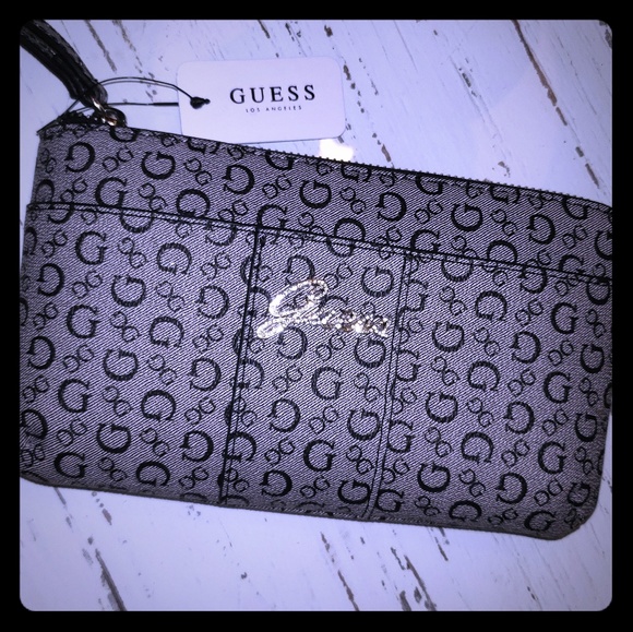 Guess Handbags - FABULOUS!! GUESS WRISTLET 🖤